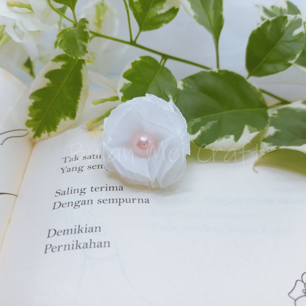 BROS HIJAB HANAKO HANDMADE DARI KAIN WARNA PUTIH BENTUK BUNGA PIN JILBAB PENITI JILBAB PIN BAJU