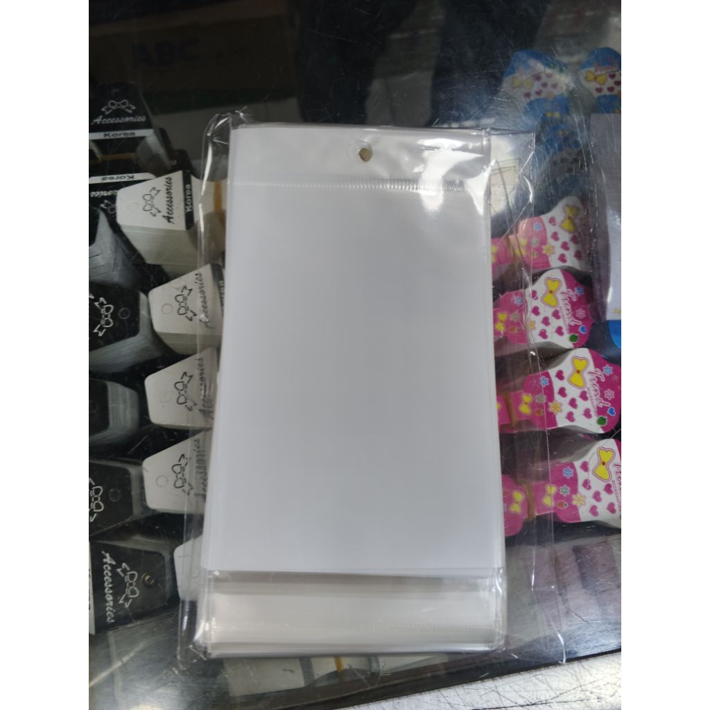 plastik putih lem gelang dan bros