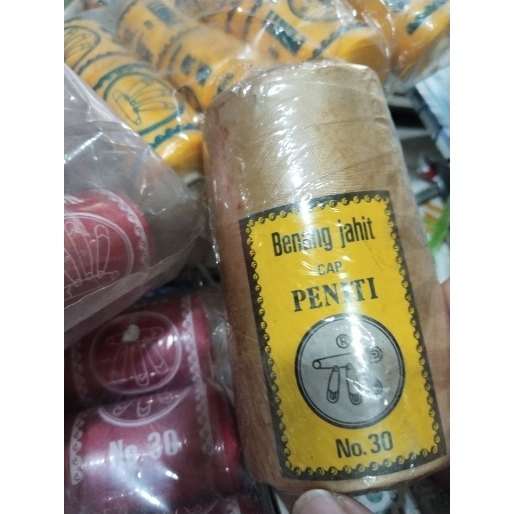 SALE, Promo habis kan stok. .  jual benang jahit / rajut nylon merk peniti no. 6 / 10 warna warni