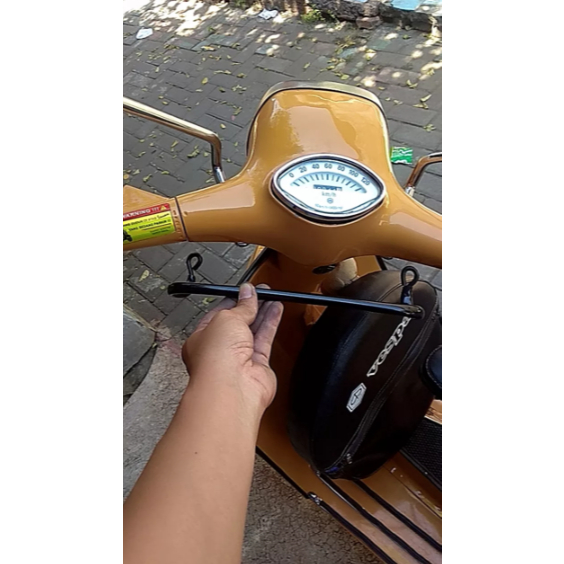Pegangan Jok Vespa Super Sprint/ Handle Besi Jok Vespa px ps dll