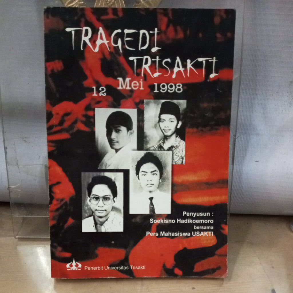 buku , tragedi trisakti 12 mei 1998  penyusun soekisno hadikoemoro