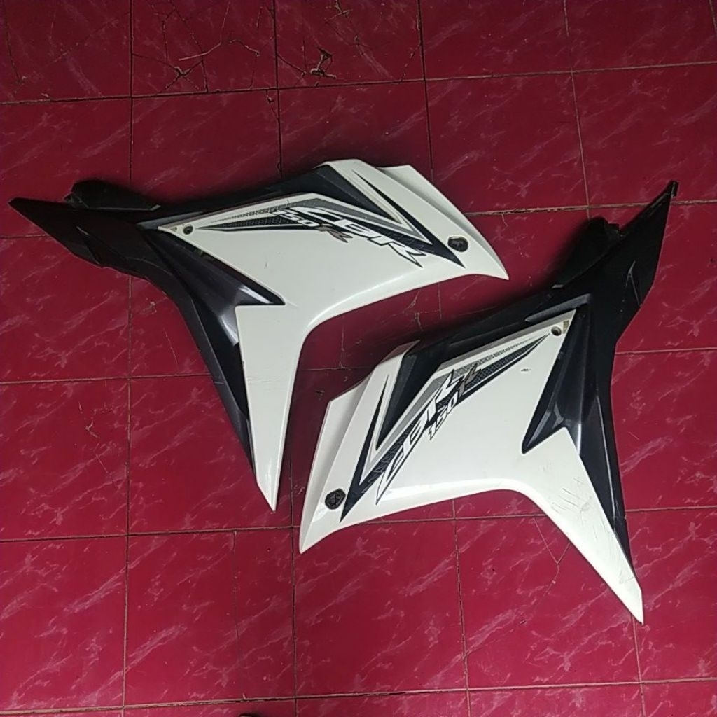 fairing pairing sayap set kanan/kiri HONDA CBR 150R LED FACELIFT original K45