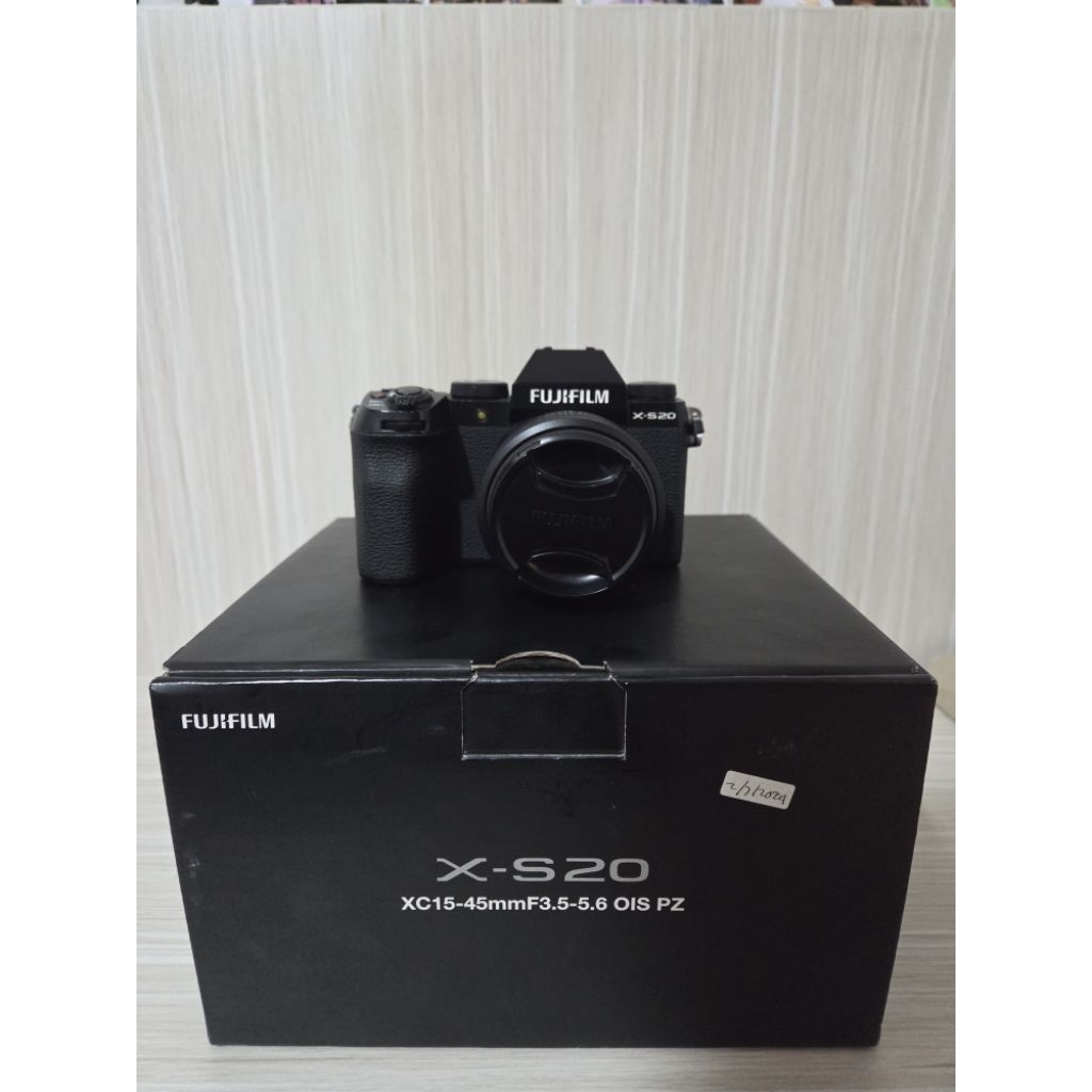 Fujifilm X-S20 Second atau bekas with lensa kit XC 15mm- 45mm