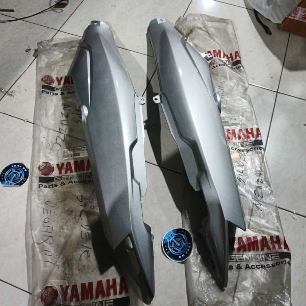 BODY VEGA R NEW SILVER kanan kiri set yamaha vega r new original