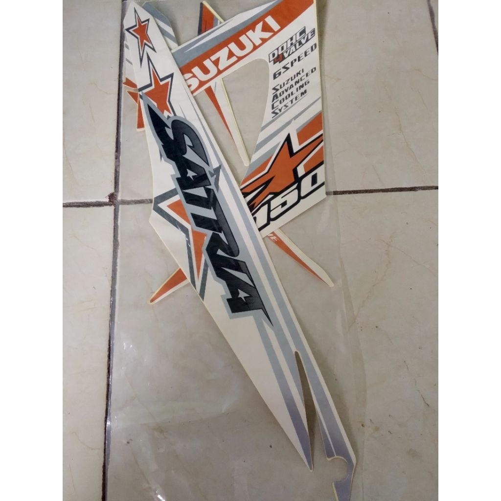 Striping motor satria Fu facelift putih