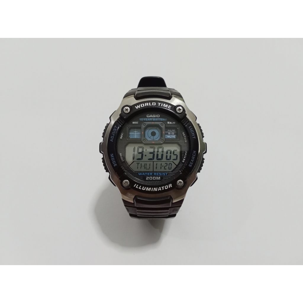 Casio AE-2000W Illuminator Second