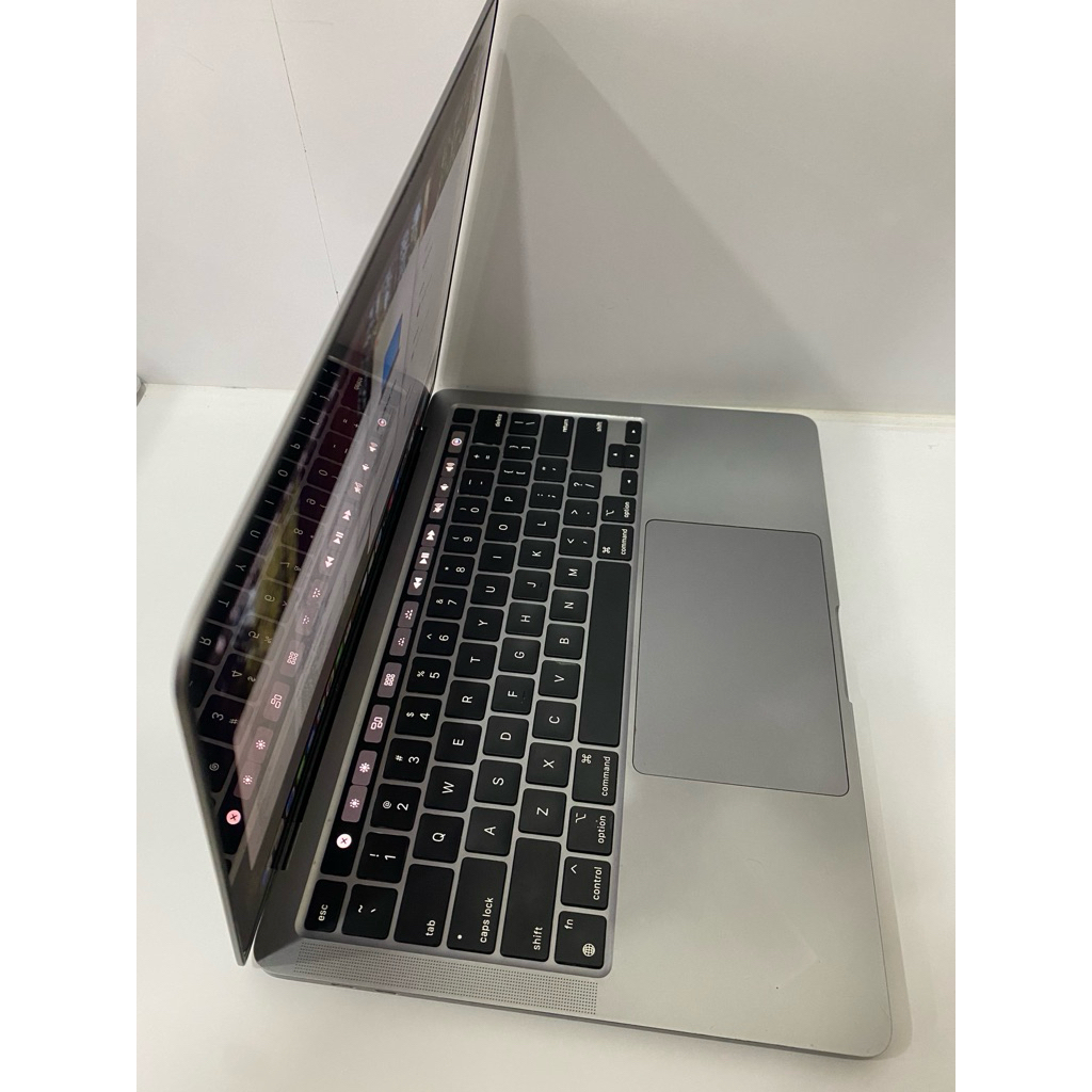 Macbook Pro M1 2020 8/256 layar 13inch