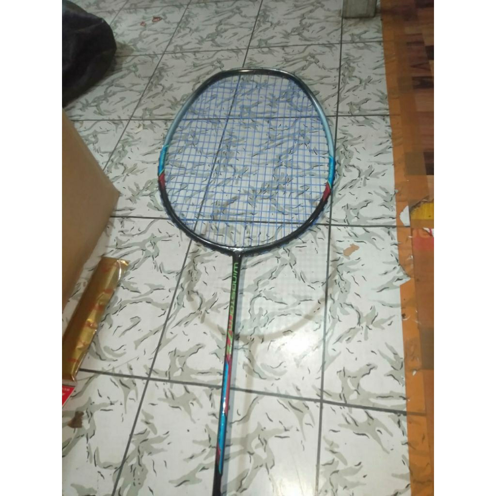 RAKET LINING second kondisi masih bagus seperti baru..