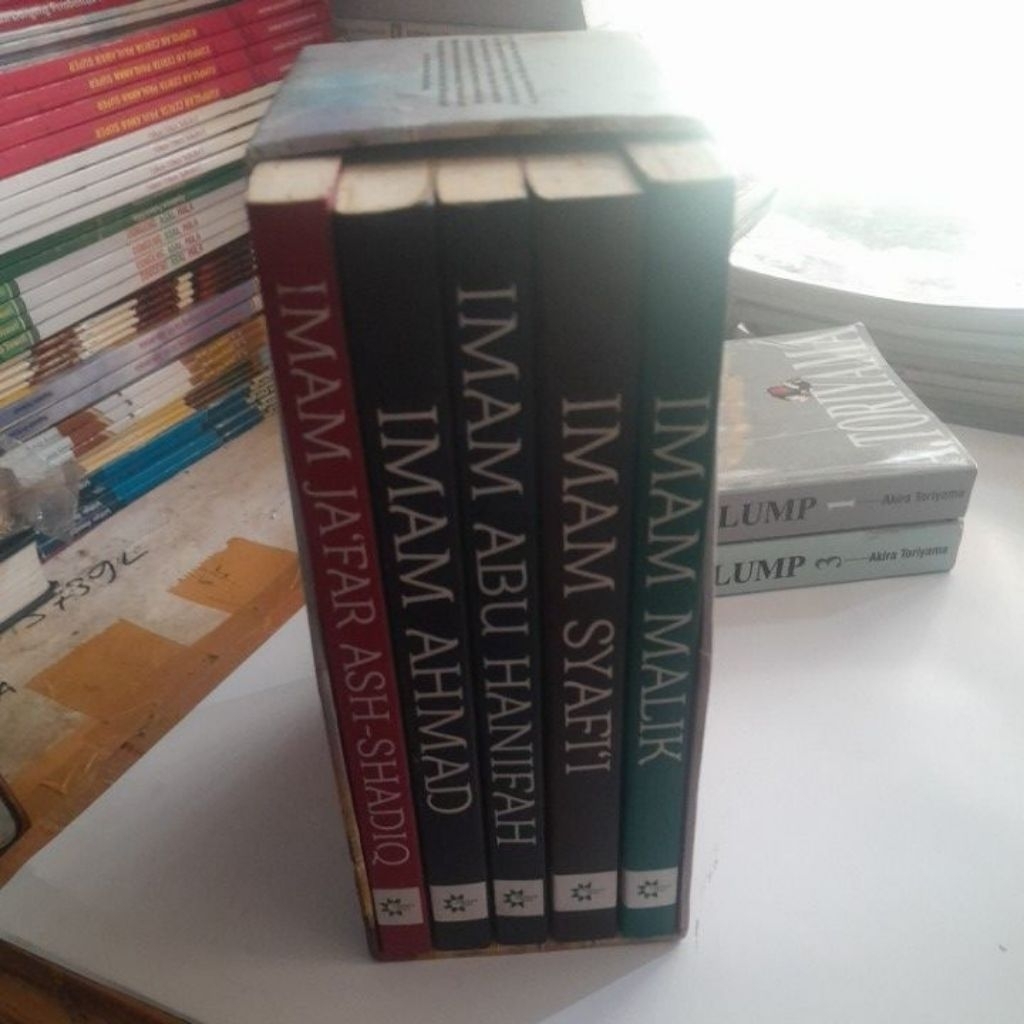 BUKU BIOGRAFI 5 IMAM MAZHAB ASLI BARU STOK LAMA BERSEGEL ULANG COCOK UNTUK KADO