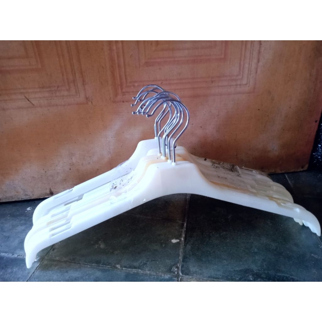 Hanger baju bekas bagus isi 10