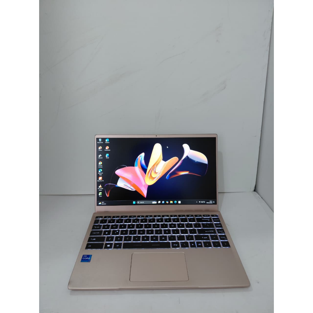 I7-1165G7 QuadCore ram 8gb ssd 512gb nvme intel iris xe keyboard nyala MSI Modern 14