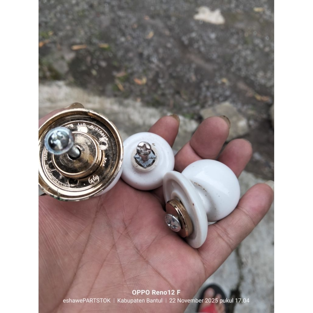 tarikan laci bufet lemari model keramik jadulan