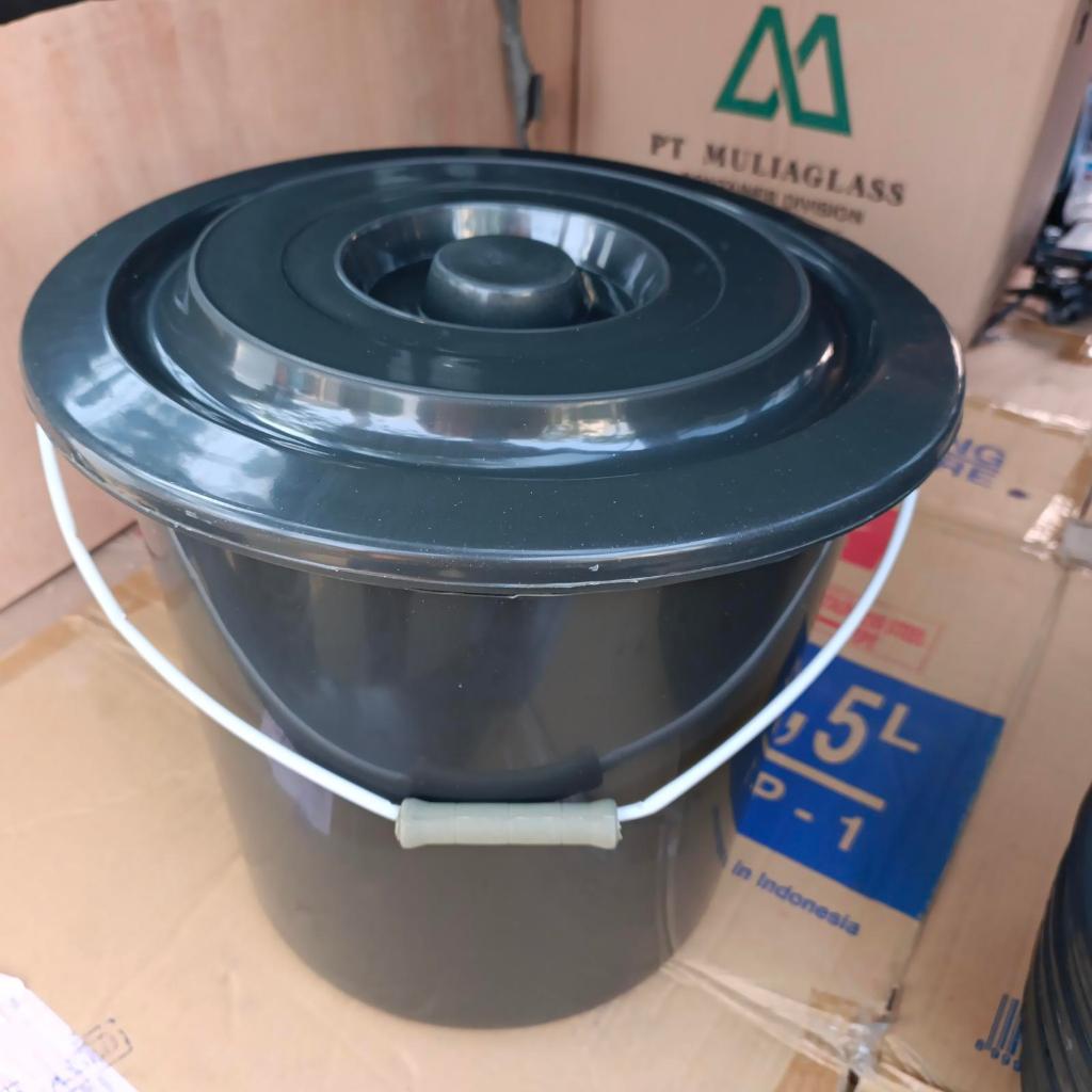 Ember Plastik 6 Galon Tutup MURAH Anti Pecah / Ember Tenteng Tutup 20 Liter Tebal Kuat Serbagun