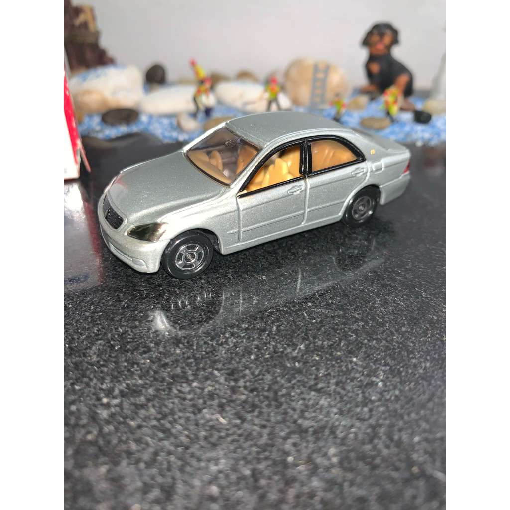 TOMY TOMICA TOYOTA CROWN