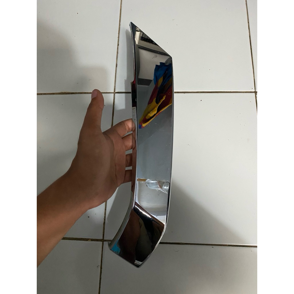 garnis gril toyota fortuner vrz 2016-2020 bagian kanan