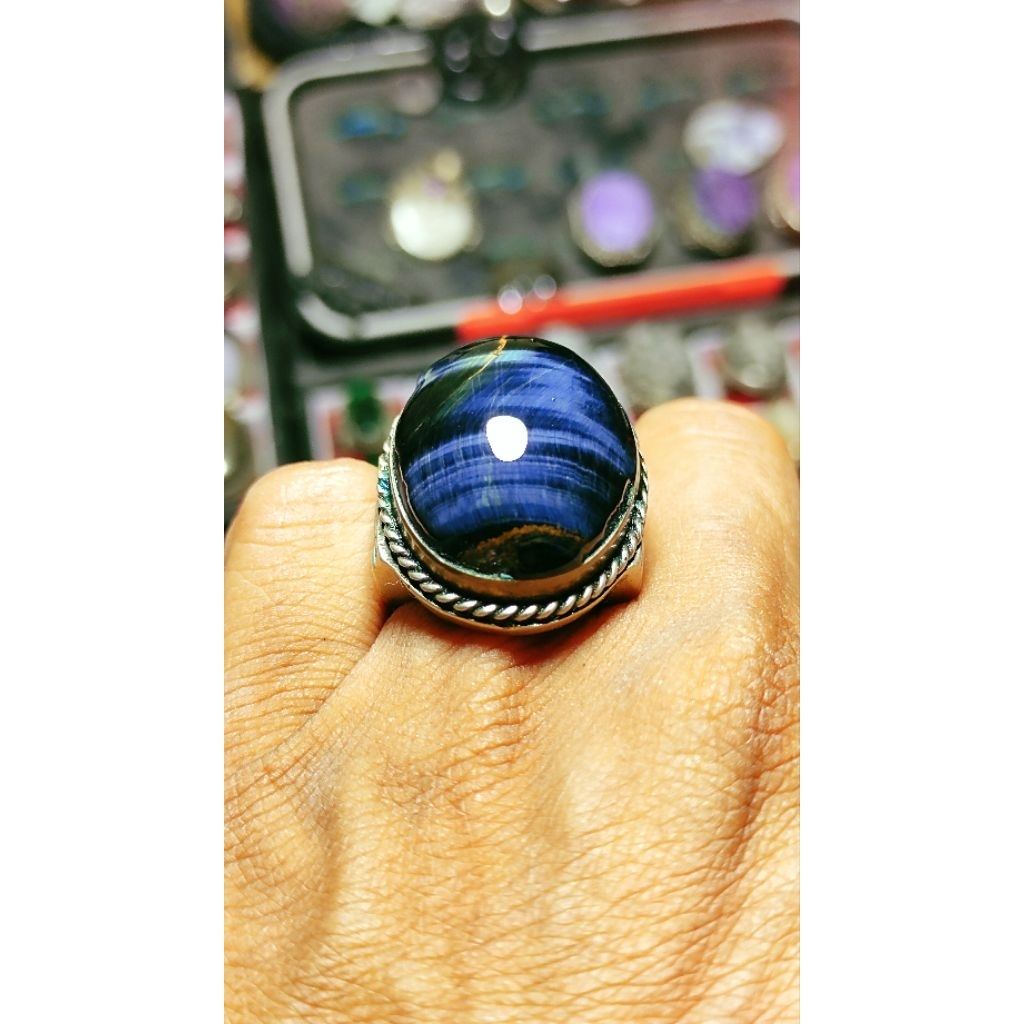 Natural batu hawk eye motif