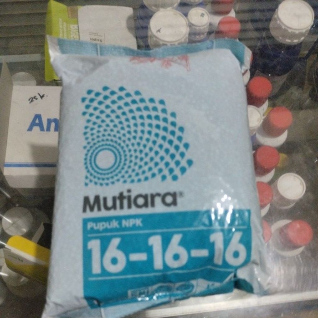pupuk mutiara NPK 1616 kemasan repack 100 gram