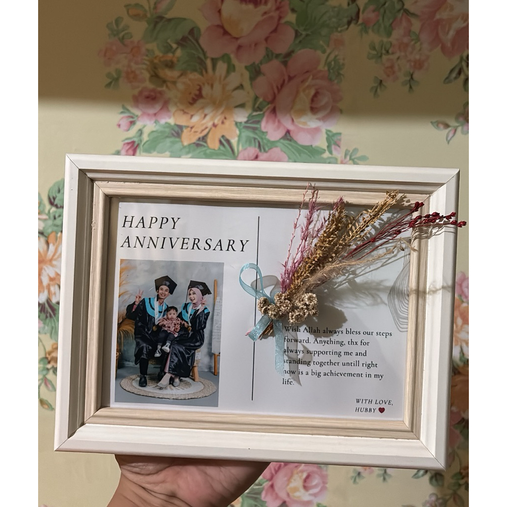 gift wisuda frame