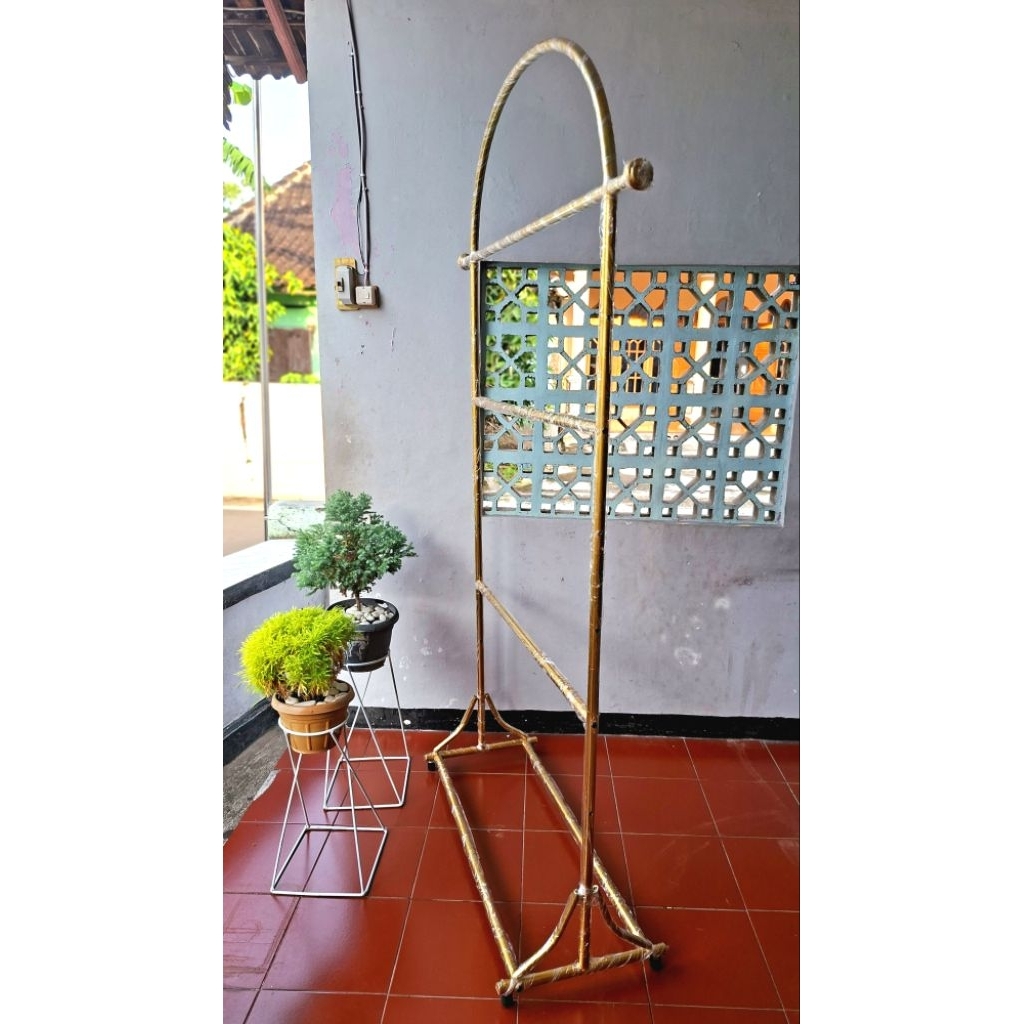 Lilissto Shop Standing Hanger Gawang Baju Bahan Besi Tebal Jilbab 3 Tingkat , Tinggi Total 2 M ,