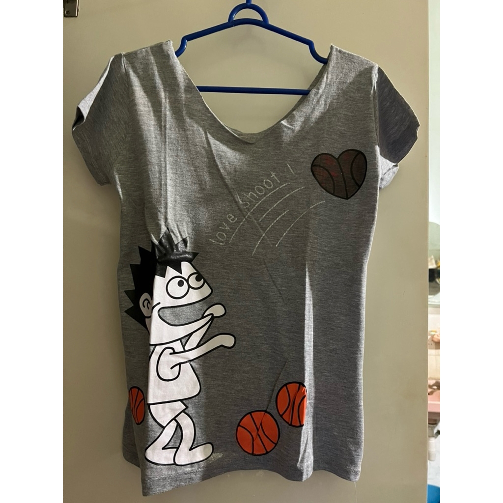 Kaos Wanita Leher V Abu - Abu