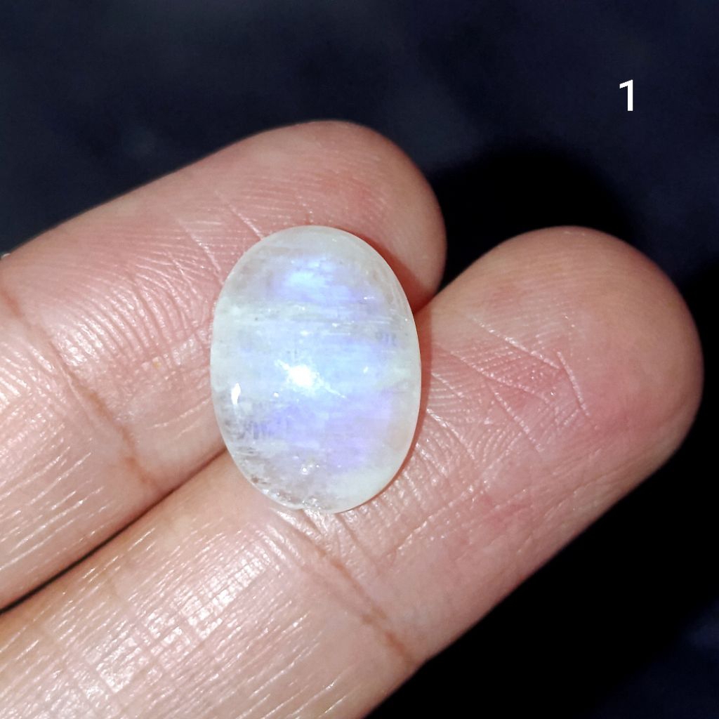 Batu permata natural biduri bulan air laut atau moonstone asli