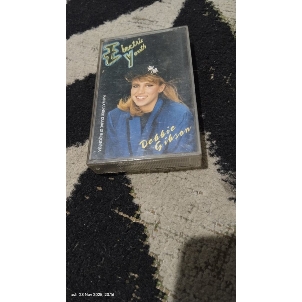 kaset pita debbie gibson / electric youth