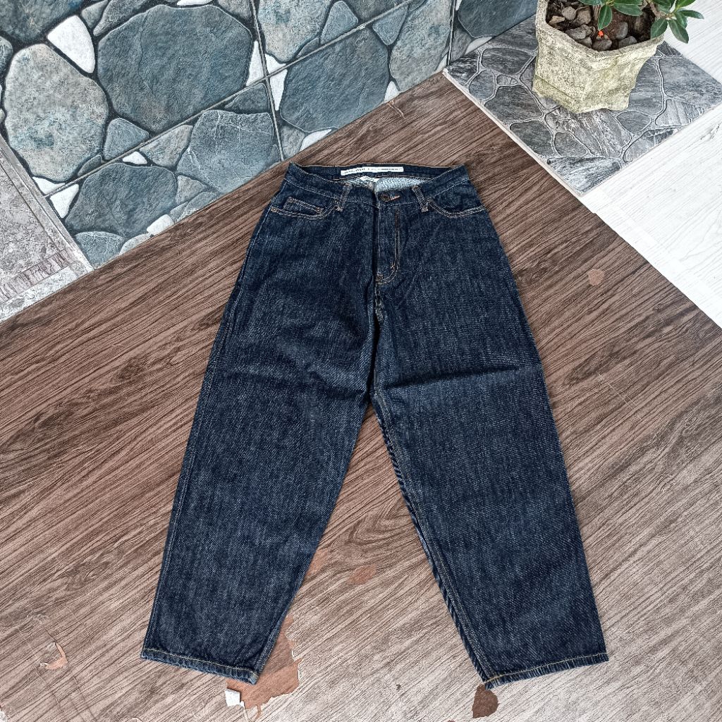 celana jeans niko and ( sz 27 tapi aga pendek perhatikan pxl)