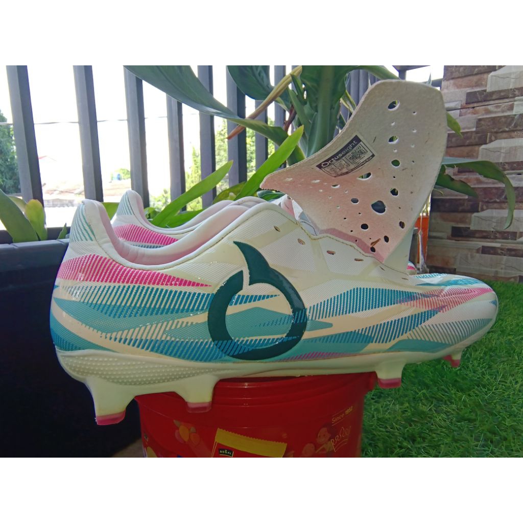 sepatu bola Ortuseight size 38.