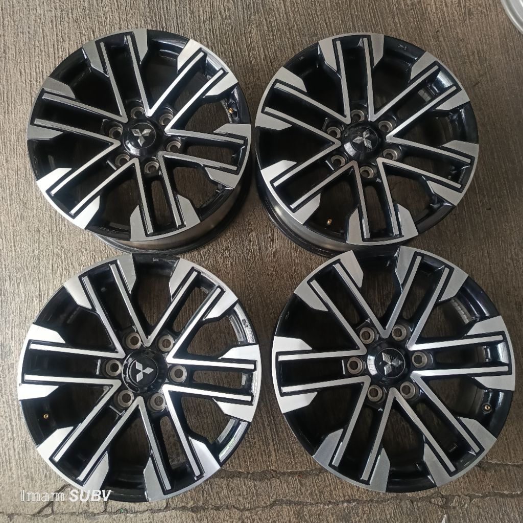 Velg original Pajero facelift R18