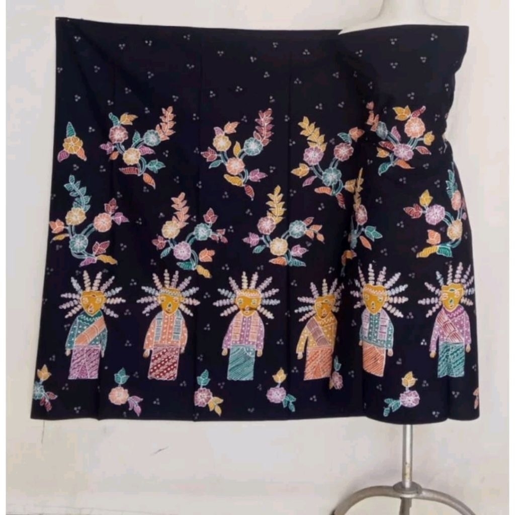 KAIN BATIK TULIS MADURA MOTIF ONDEL- ONDEL HITAM