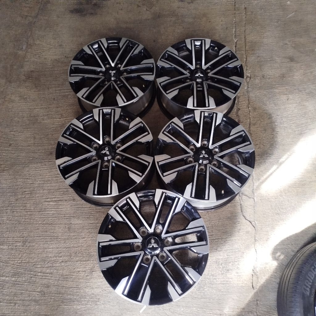 velg pajero dakar 2021-2023 R18 pcd 6x139. pnp triton