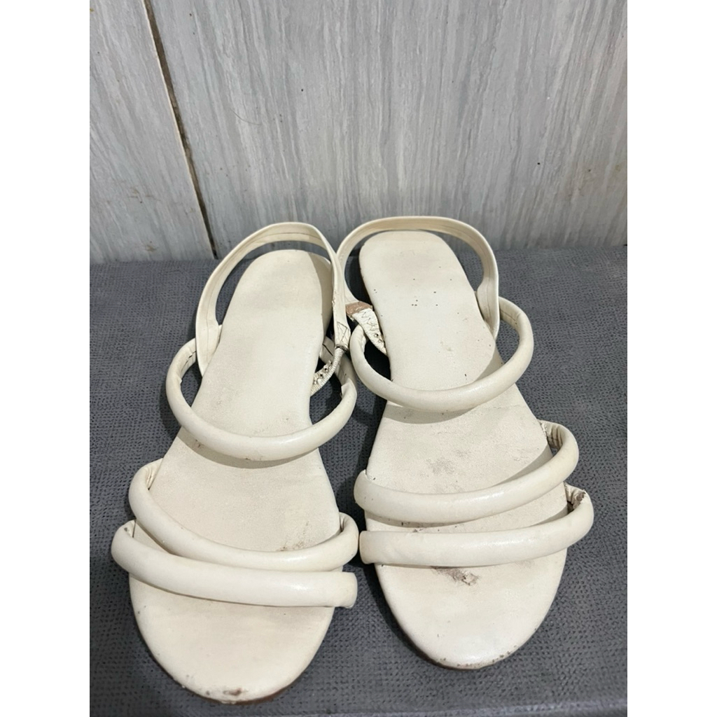 preloved sandal matahari
