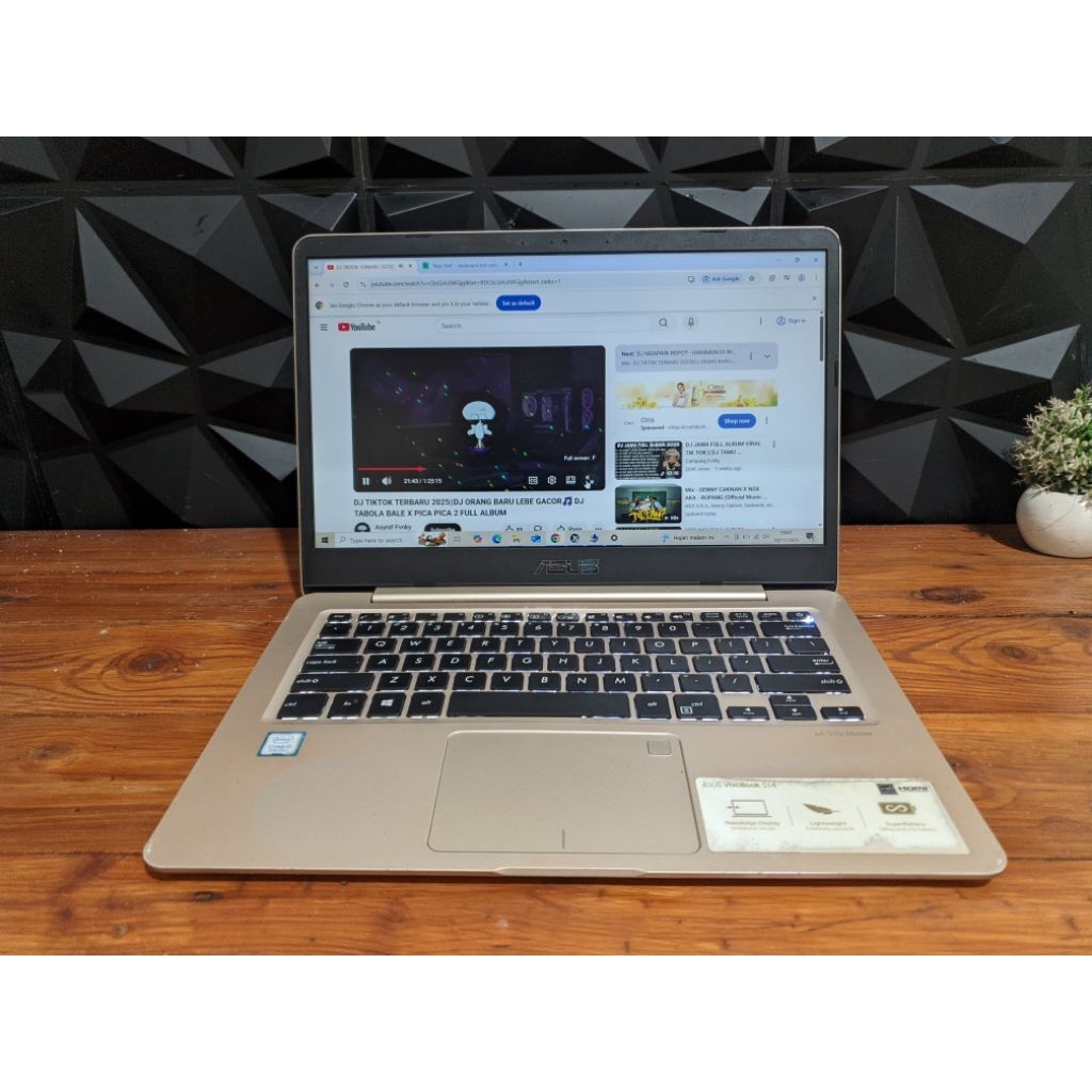 Laptop Asus Core i7 Generasi 8