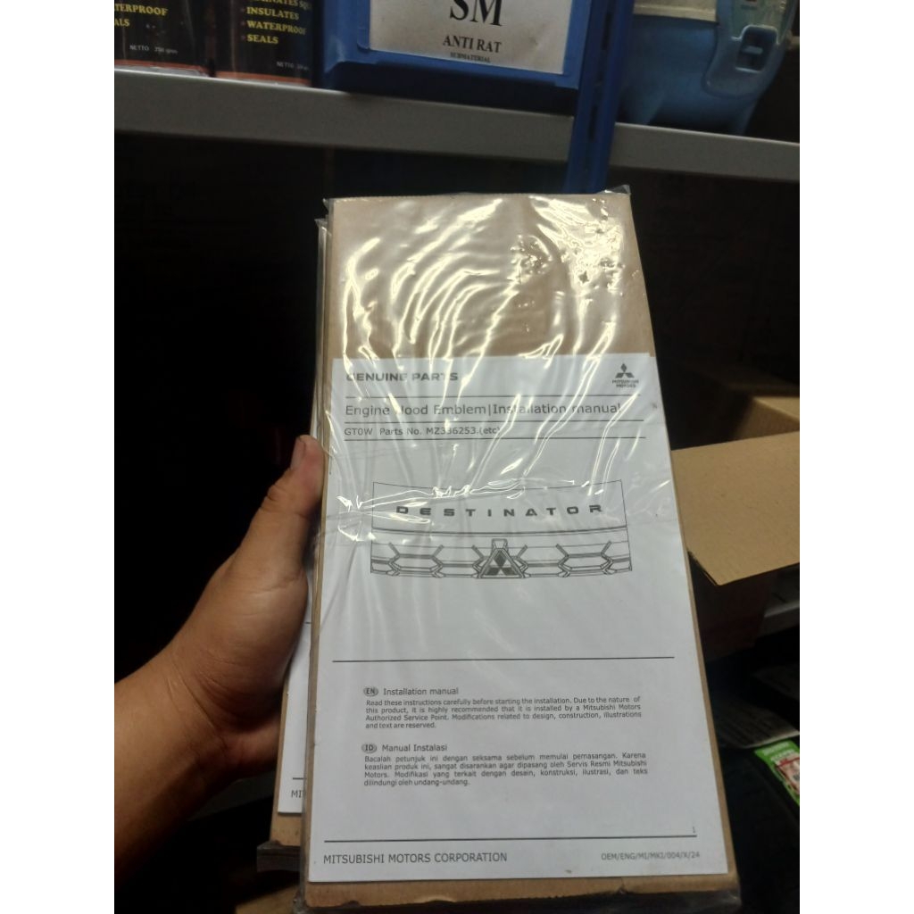 HOOD EMBLEM DESTINATOR  ORIGINAL  MITSUBISHI
