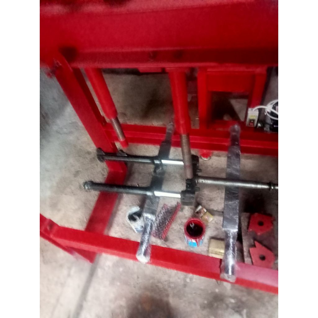 alat pres segitiga motor