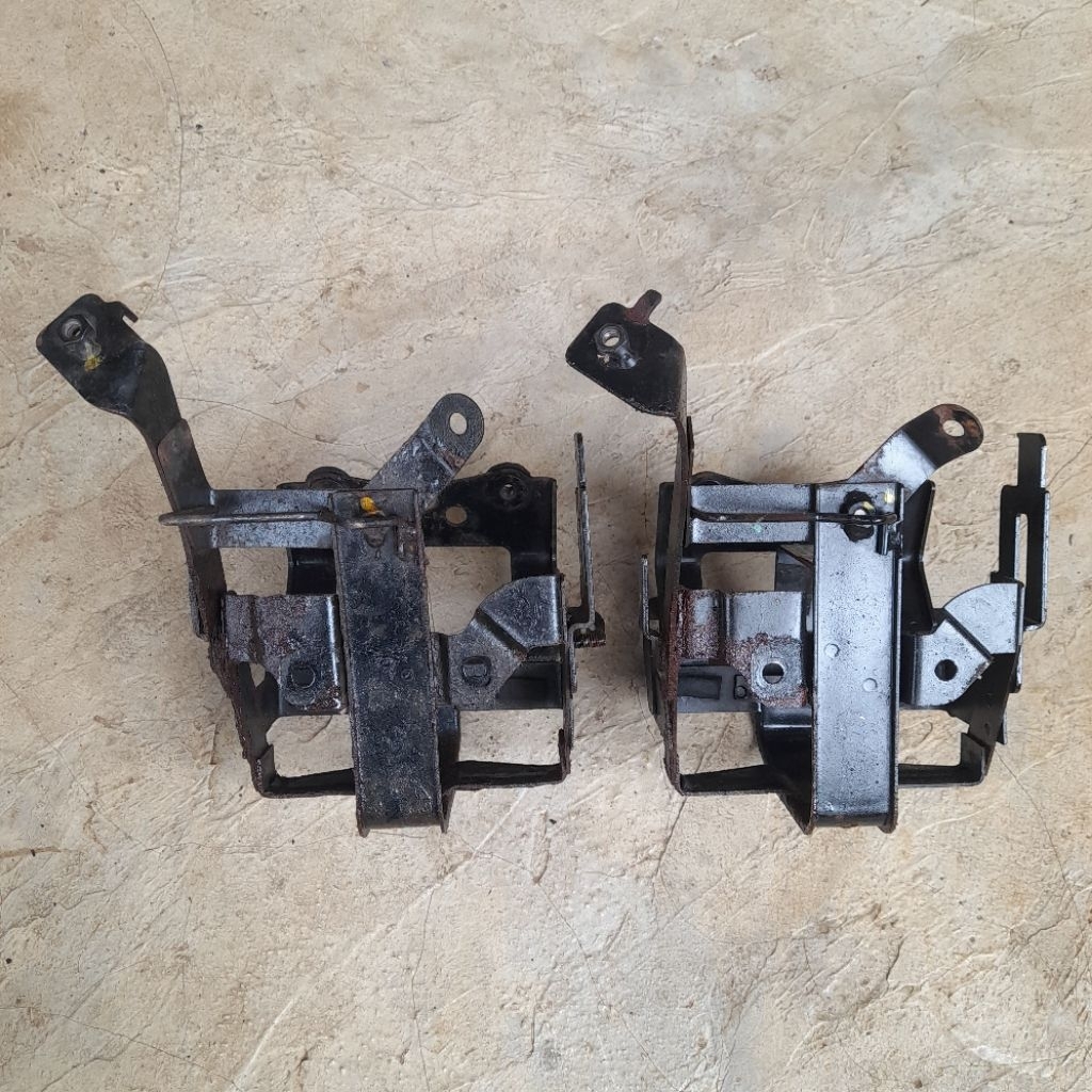 Dudukan / Tempat Aki Vario 110 Karbu Lama