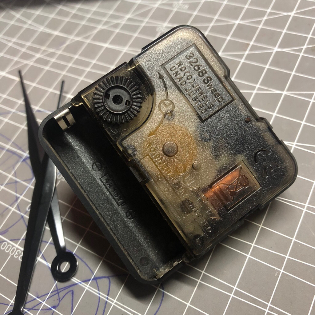 Mesin jam dinding sweep tidak berbunyi