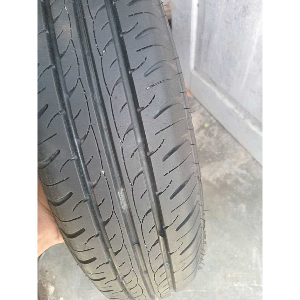 Ban mobil bekas/seken ukuran 155/80 R13 kondisi seperti baru masih ori tebal, nominus