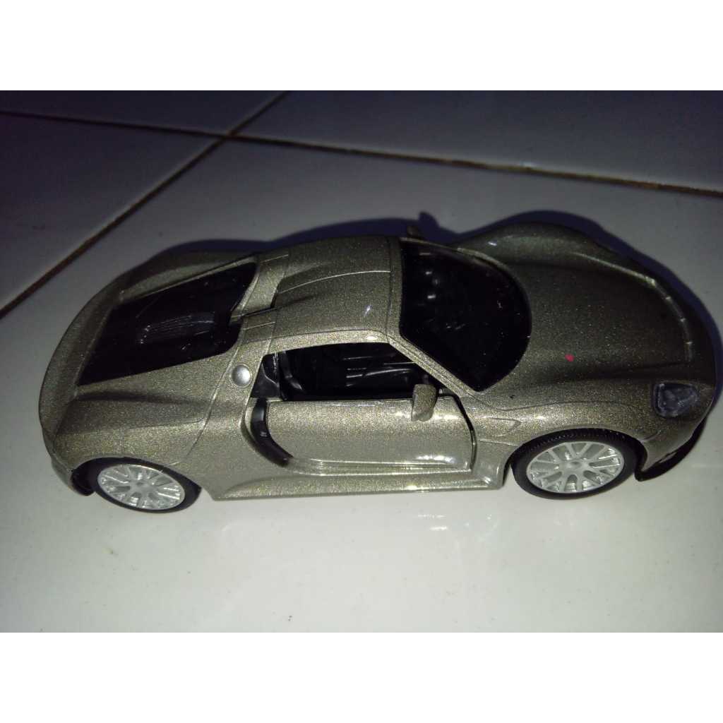 Preloved Mobil -mobilan anak 98% mulus