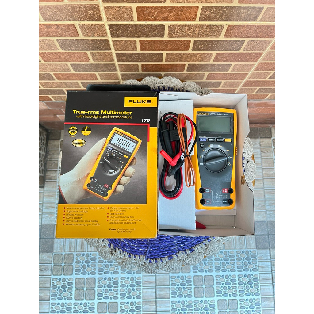 Fluke 179 true rms digital multimeter