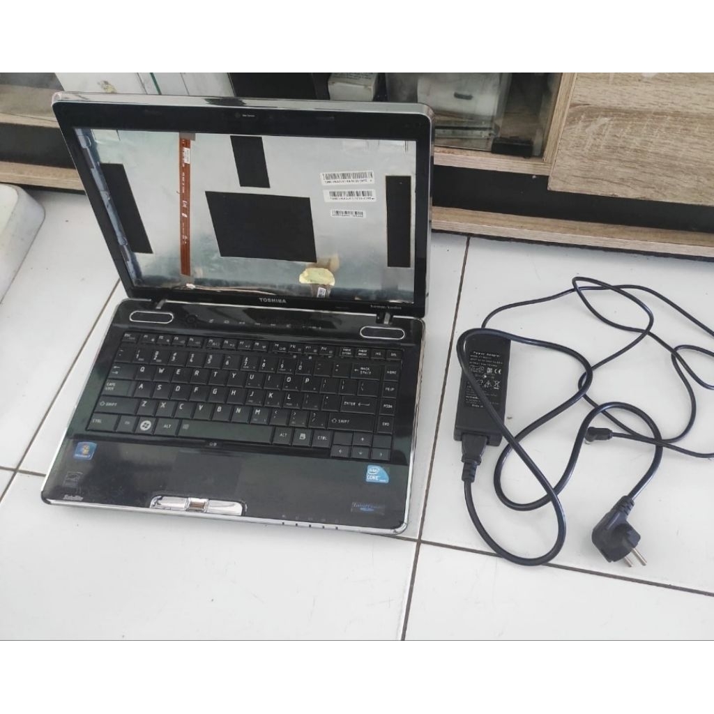 Laptop Toshiba satelite m500 core i3 ram 2GB 14inc