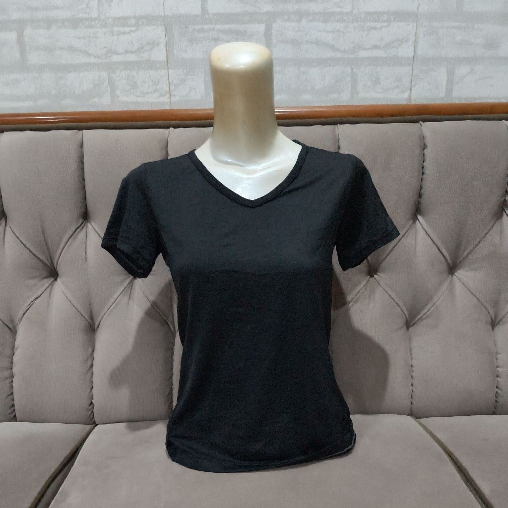 Kaos Olga Uniqlo Black Size S
