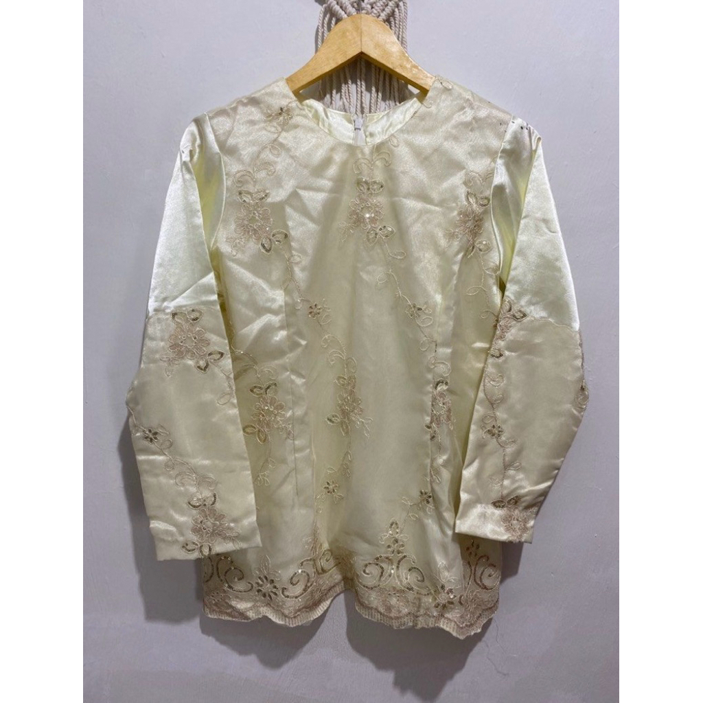 Kebaya | kebaya kutu baru | baju kondangan | atasan bordir | kebaya jadul | kebaya nikahan | kebaya 