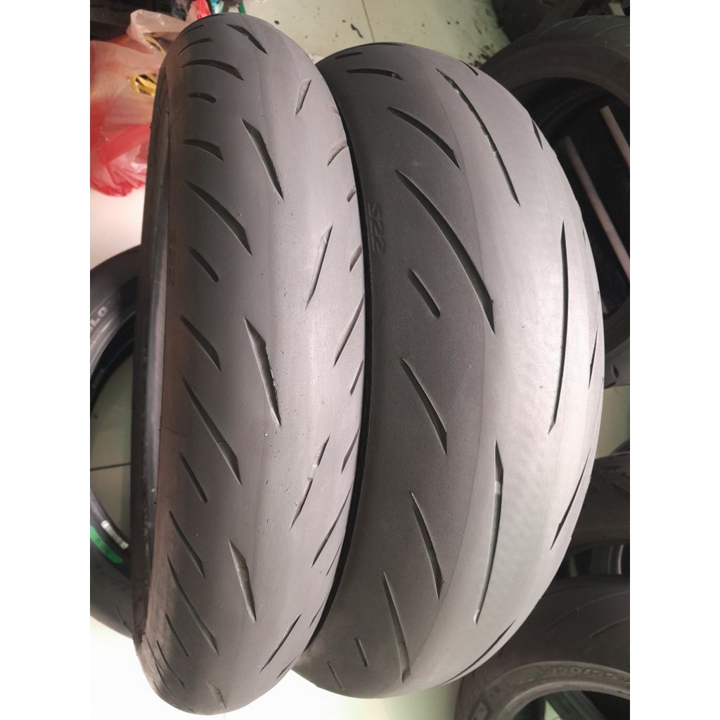 Battlax s22..120/70+180/55-17