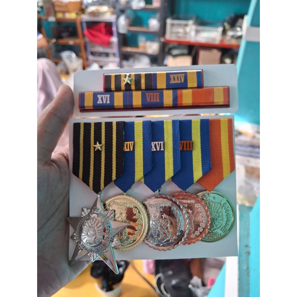 SATYA LENCANA PDH DAN PDU POLRI (BINTANG NARARYA + 24 + 16 + 8 + KSATRIA BHAYANGKARA)