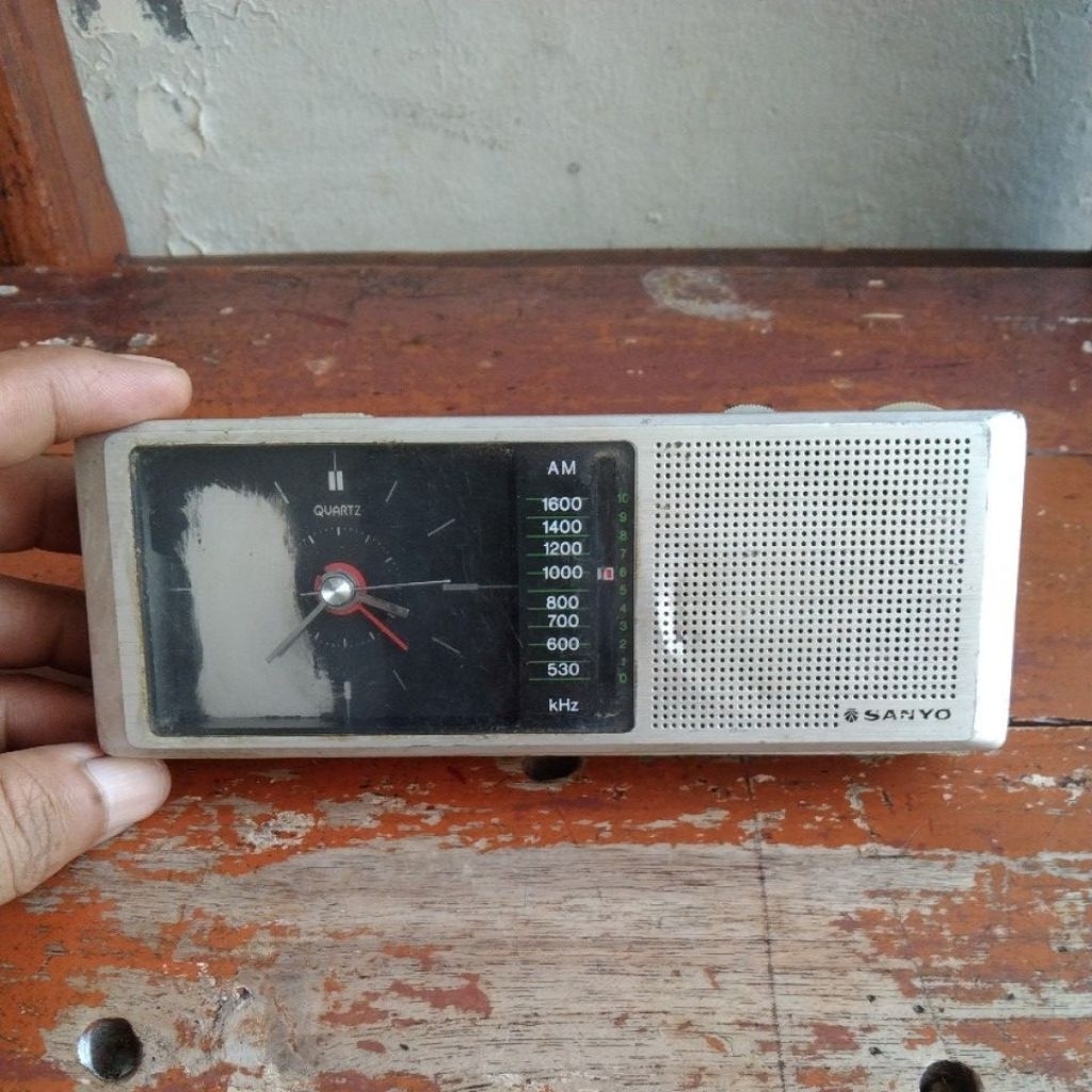 JAM MEJA RADIO SANYO JAPAN JADUL
