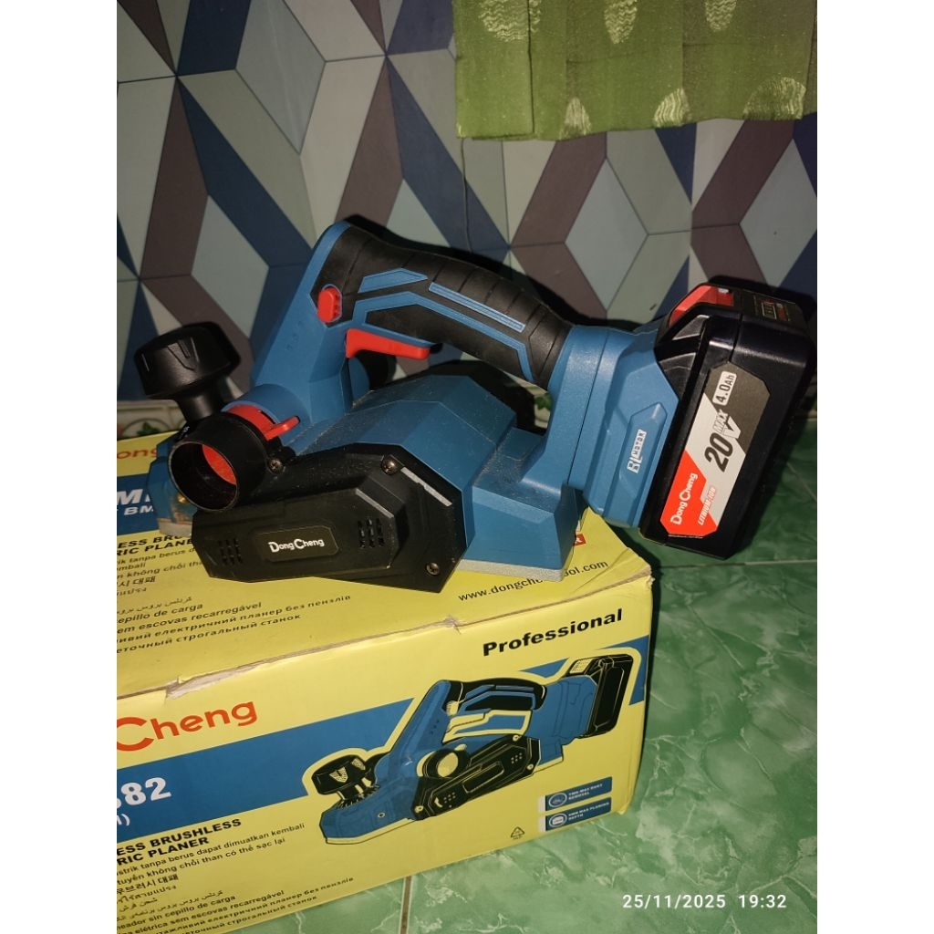 Mesin Serut Kayu Baterai Dongcheng/brushless Cordless planer dongcheng DCMB82BM