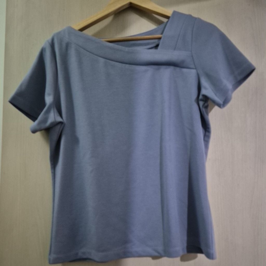 kaos wanita abu abu iora