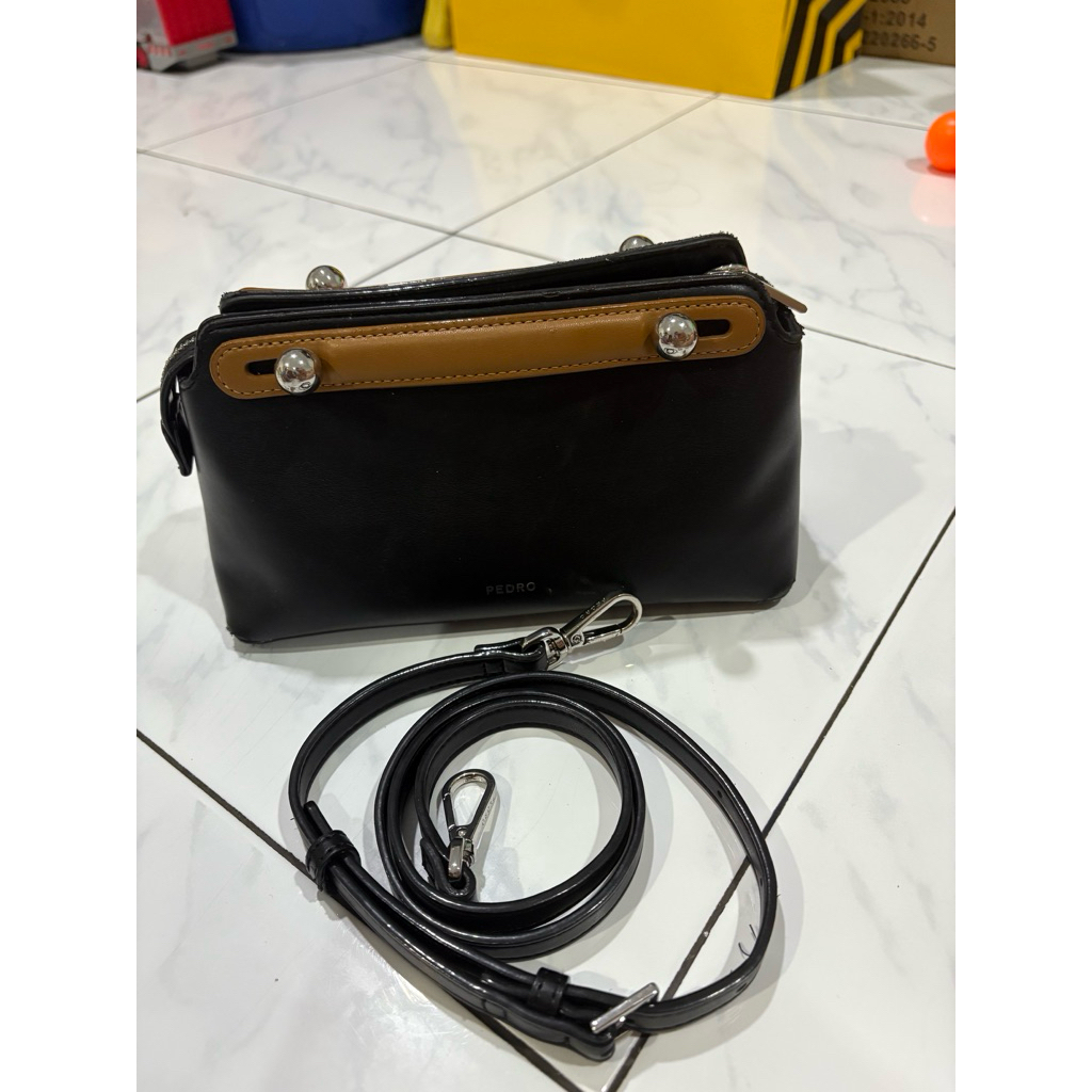 pedro sling bag