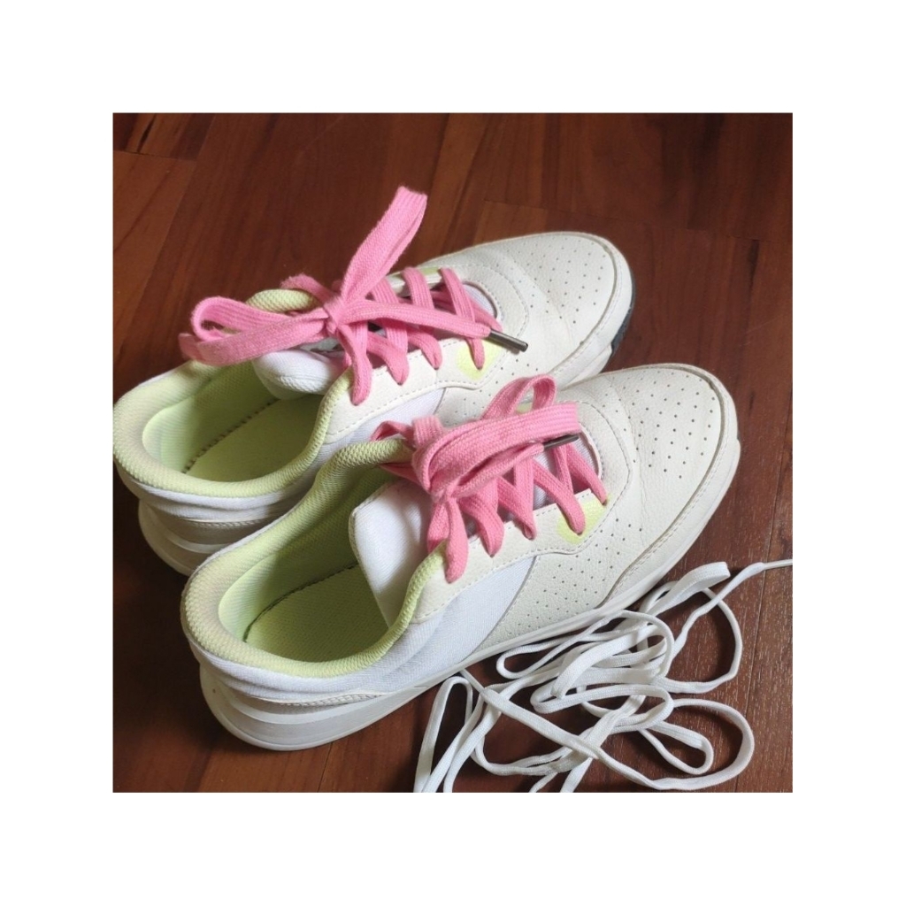 Sepatu Tenis Artengo size 39 putih